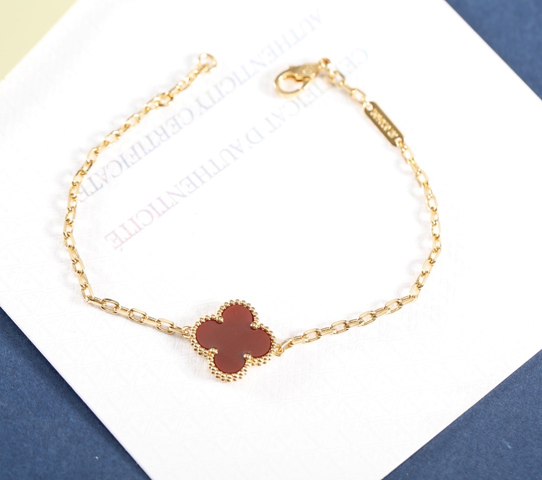 VCA Bracelet 186