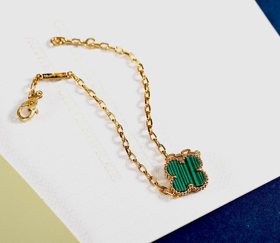 VCA Bracelet 189