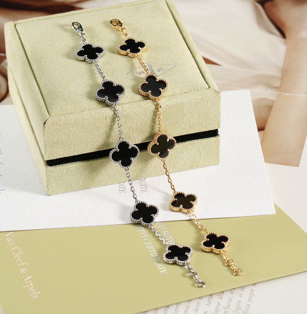 VCA Bracelet 190