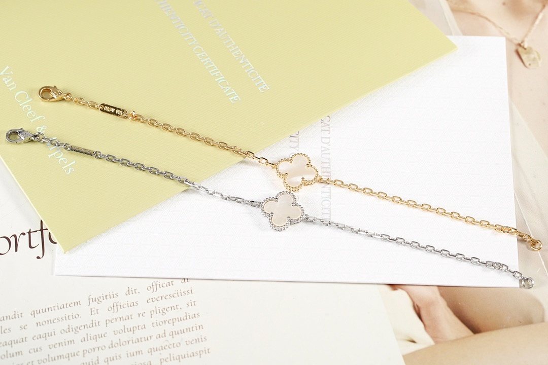VCA Bracelet 194