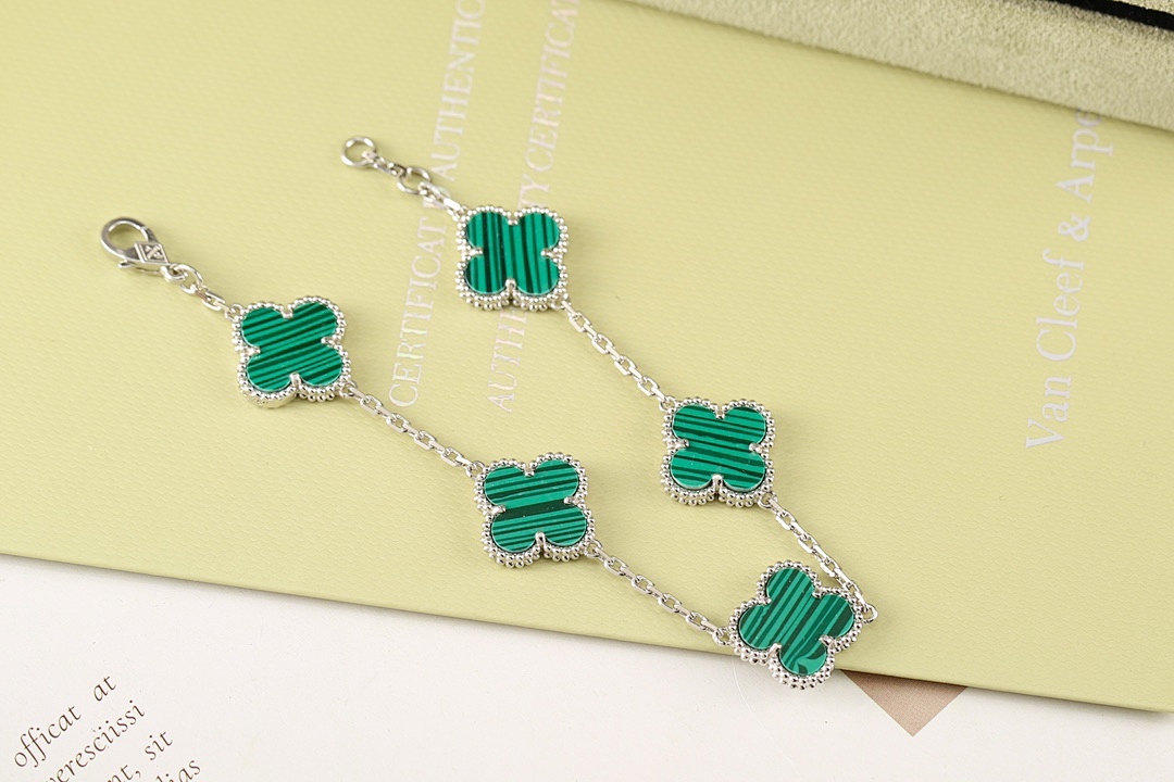 VCA Bracelet 202