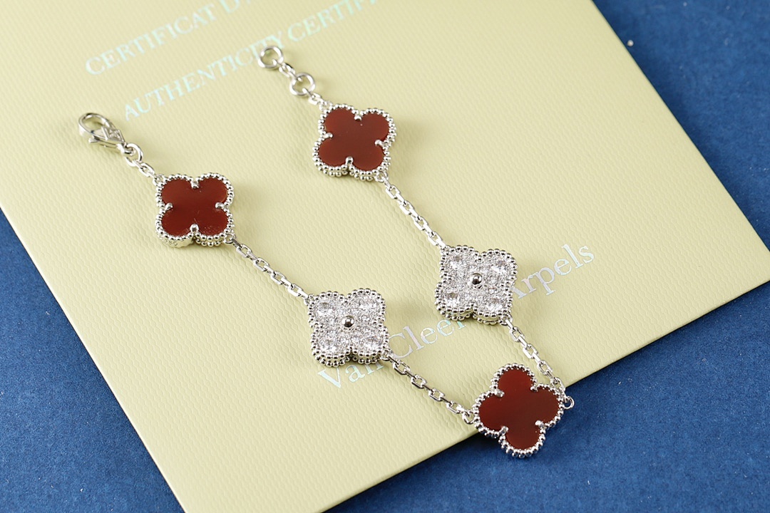 VCA Bracelet 203