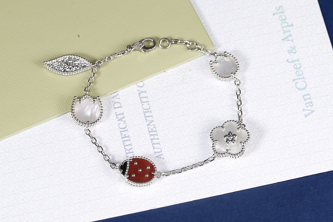 VCA Bracelet 212