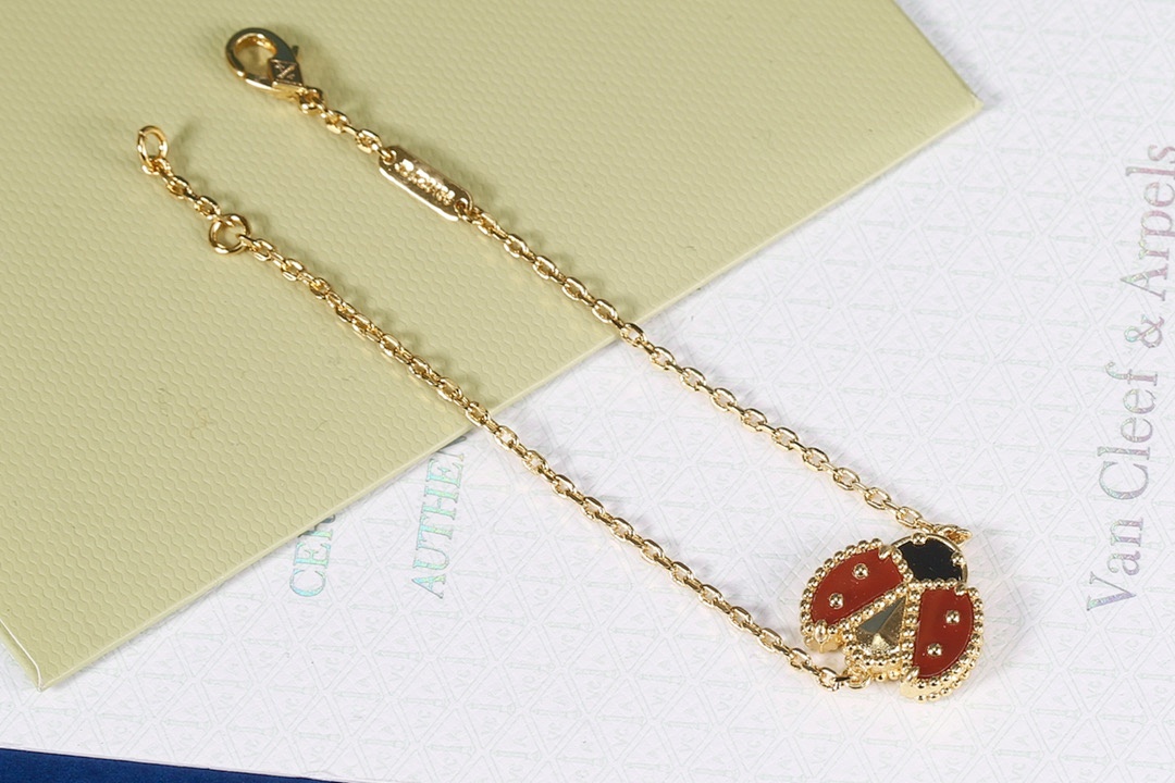 VCA Bracelet 213