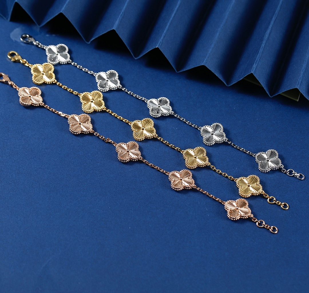 VCA Bracelet 219