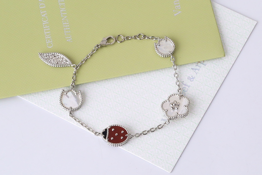 VCA Bracelet 236