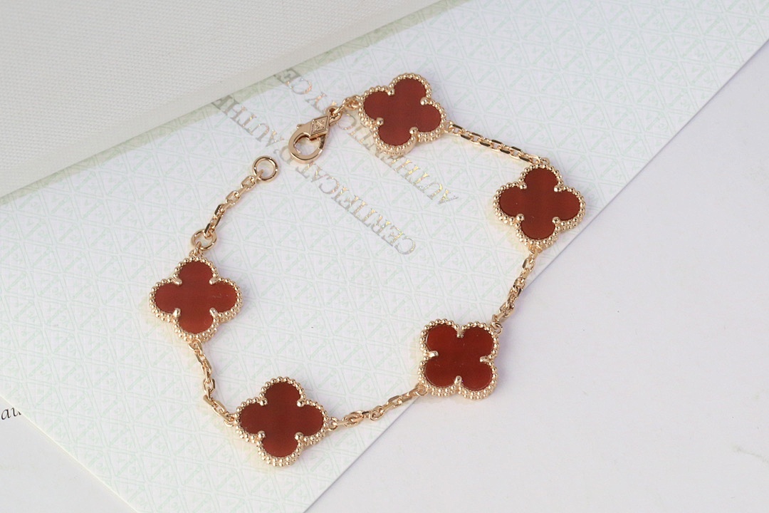 VCA Bracelet 238