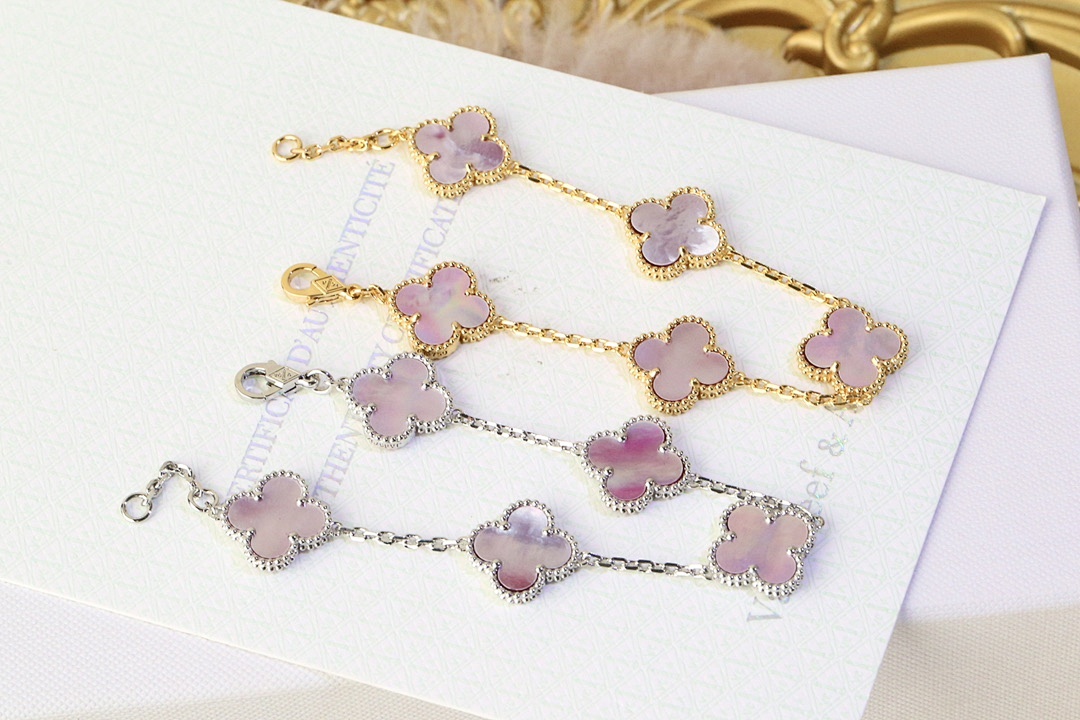 VCA Bracelet 241