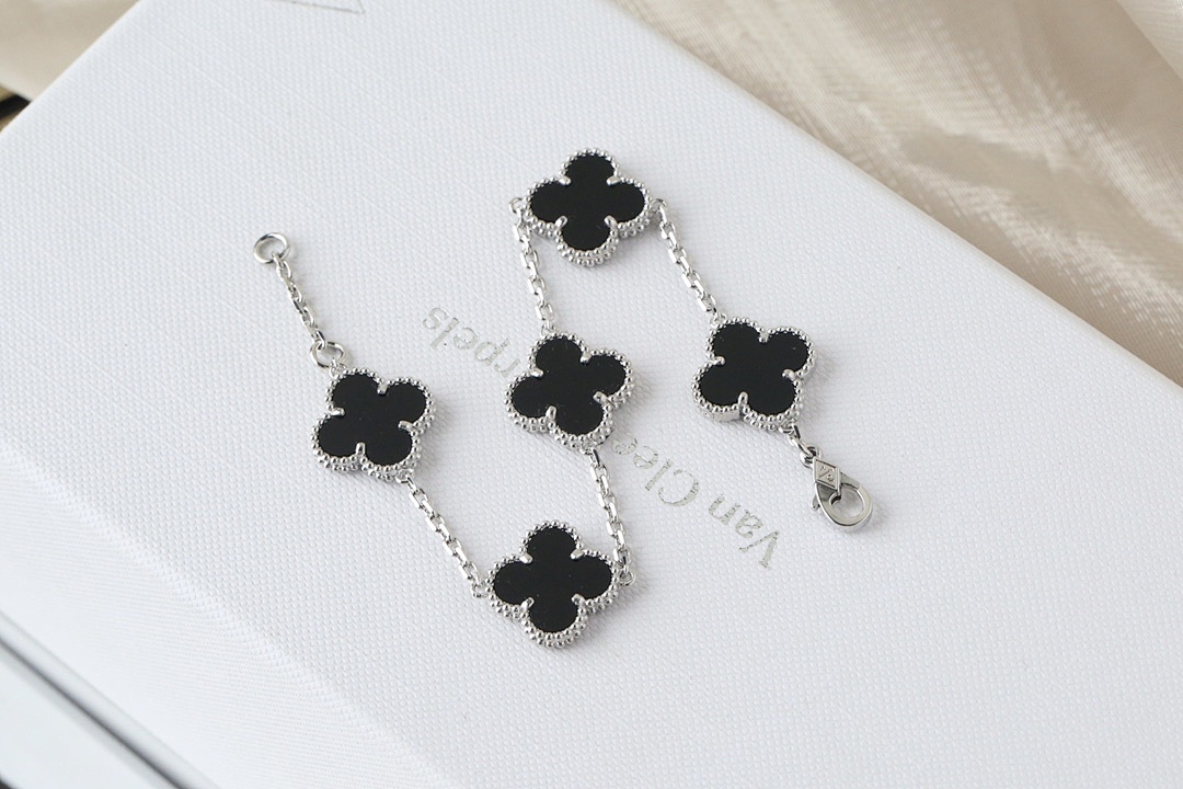VCA Bracelet 243