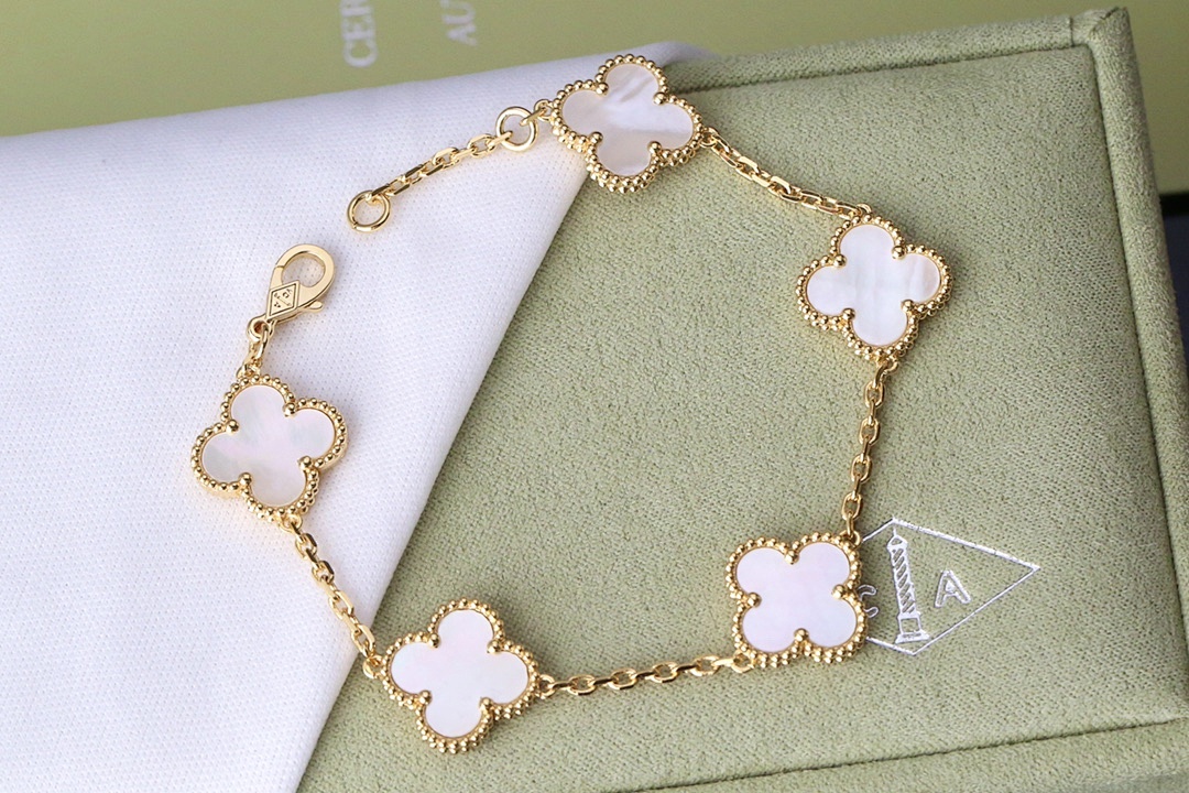 VCA Bracelet 248