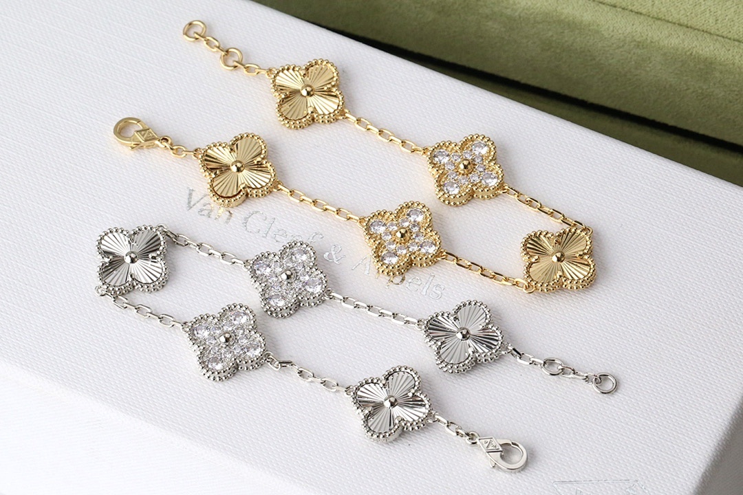 VCA Bracelet 254