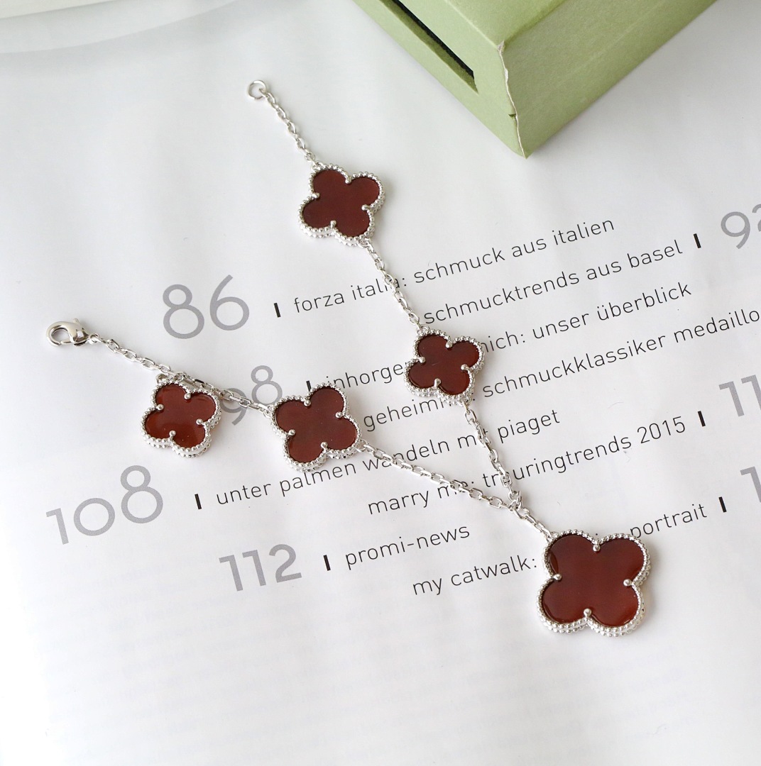 VCA Bracelet 263