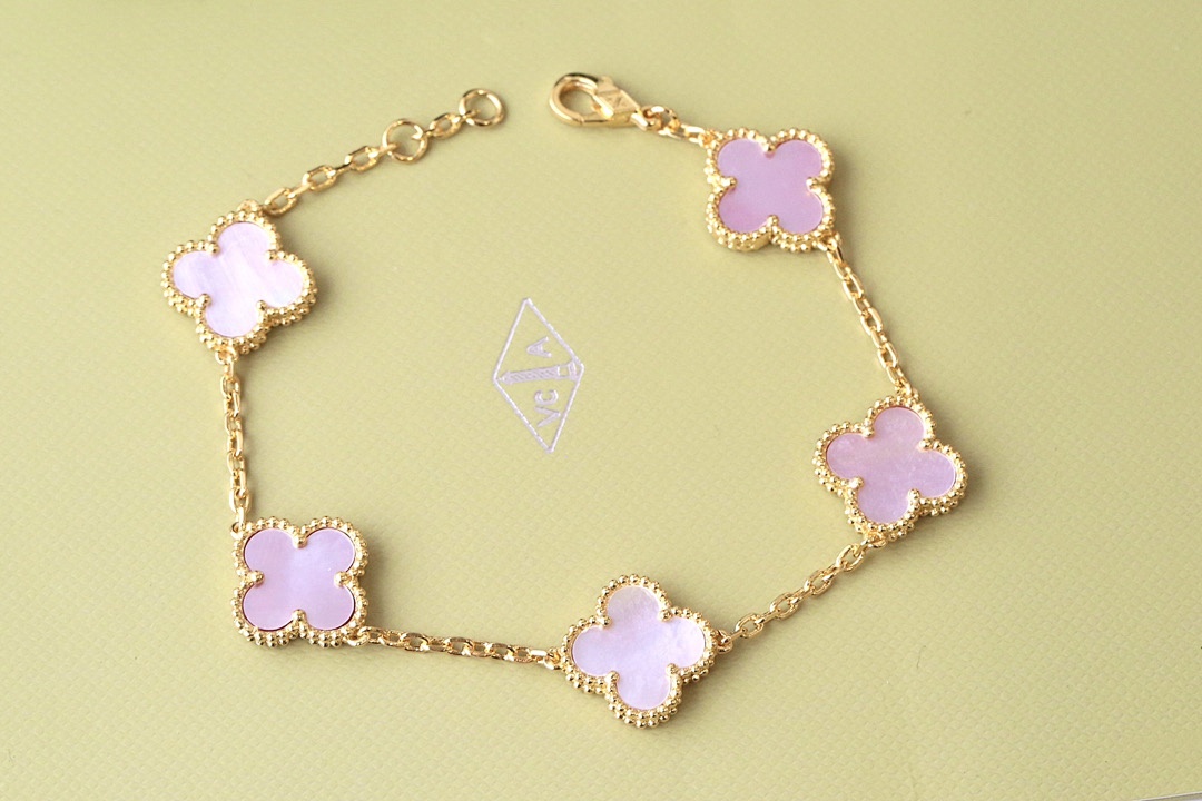 VCA Bracelet 264