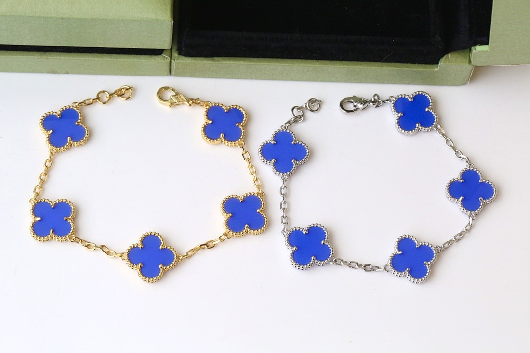 VCA Bracelet 267
