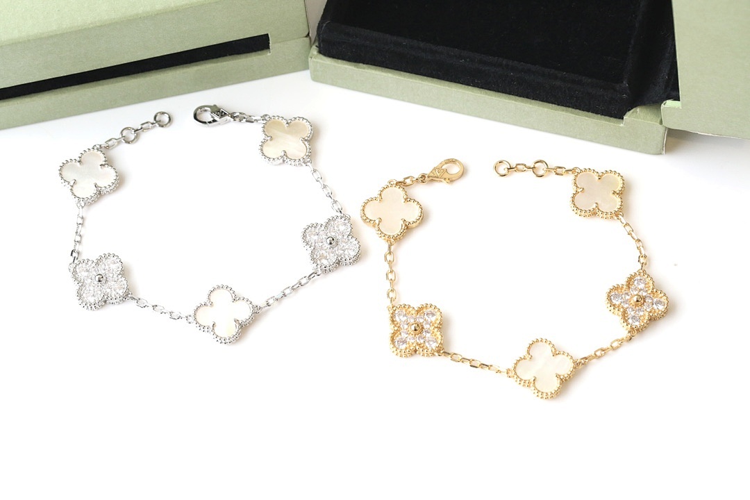 VCA Bracelet 270