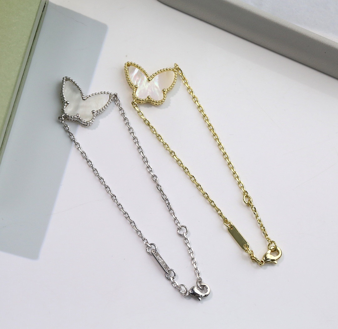 VCA Bracelet 272