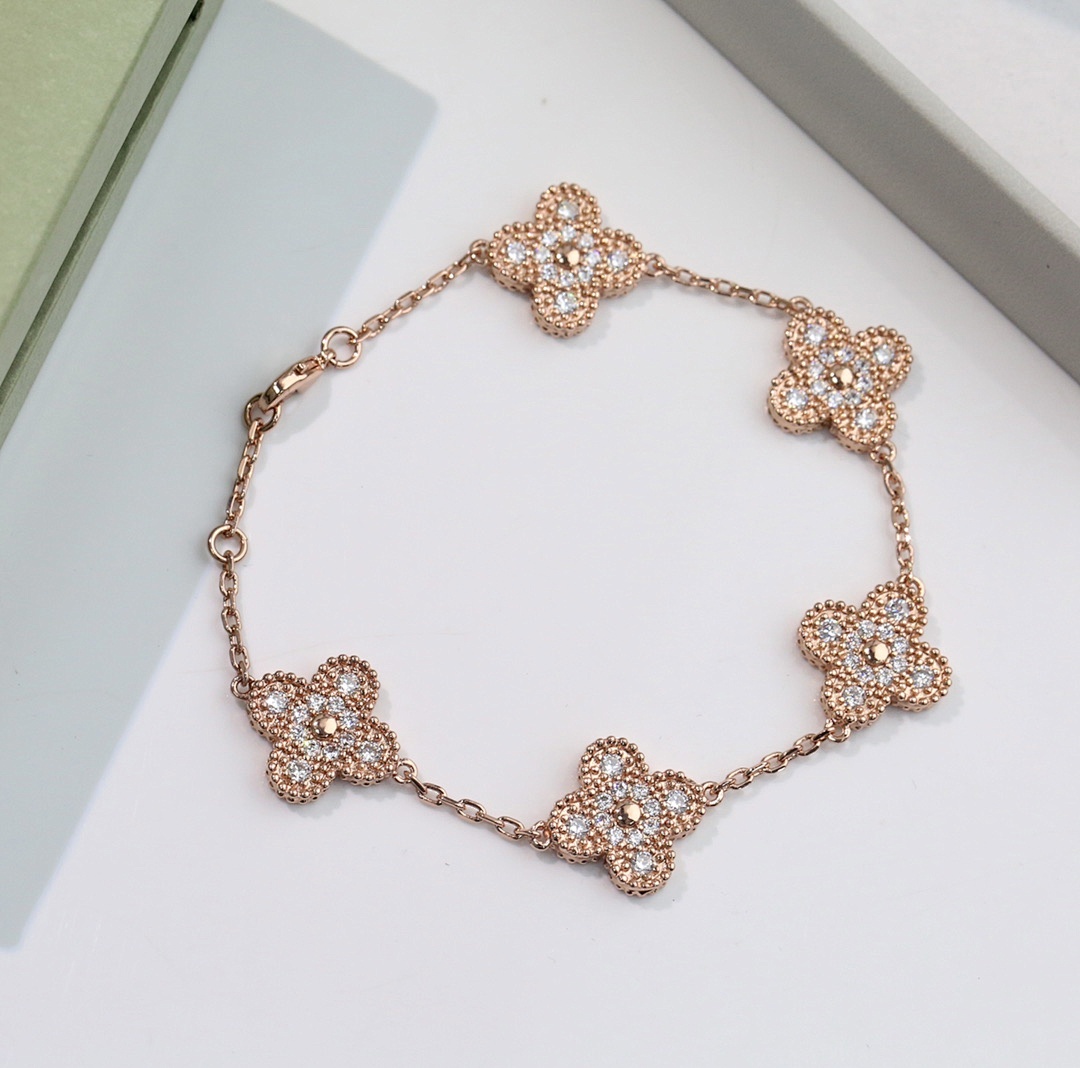 VCA Bracelet 273