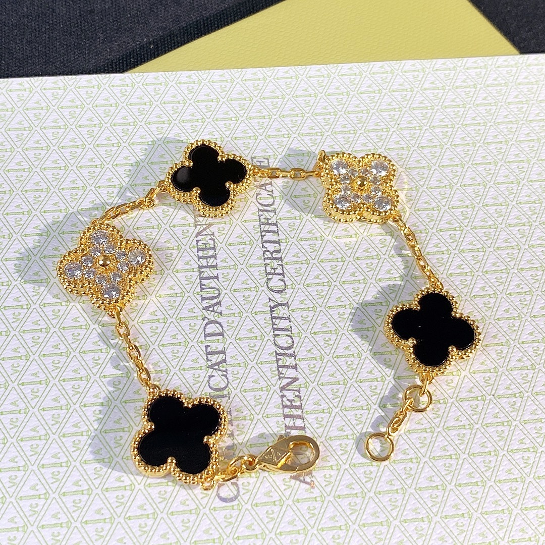 VCA Bracelet 274