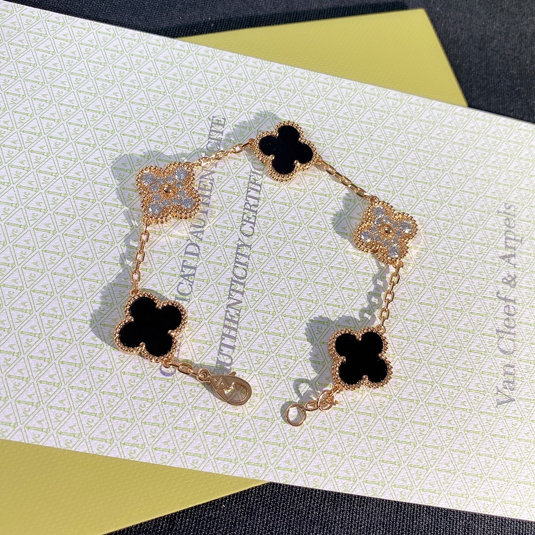 VCA Bracelet 275