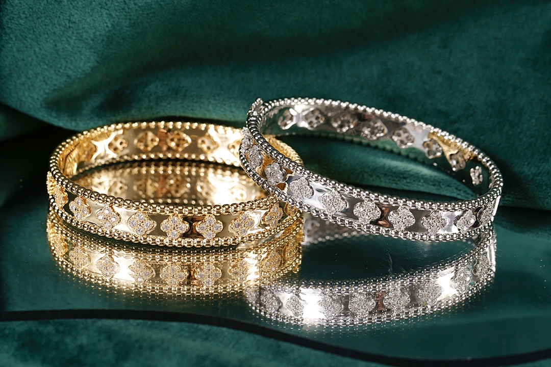 VCA Bracelet 277