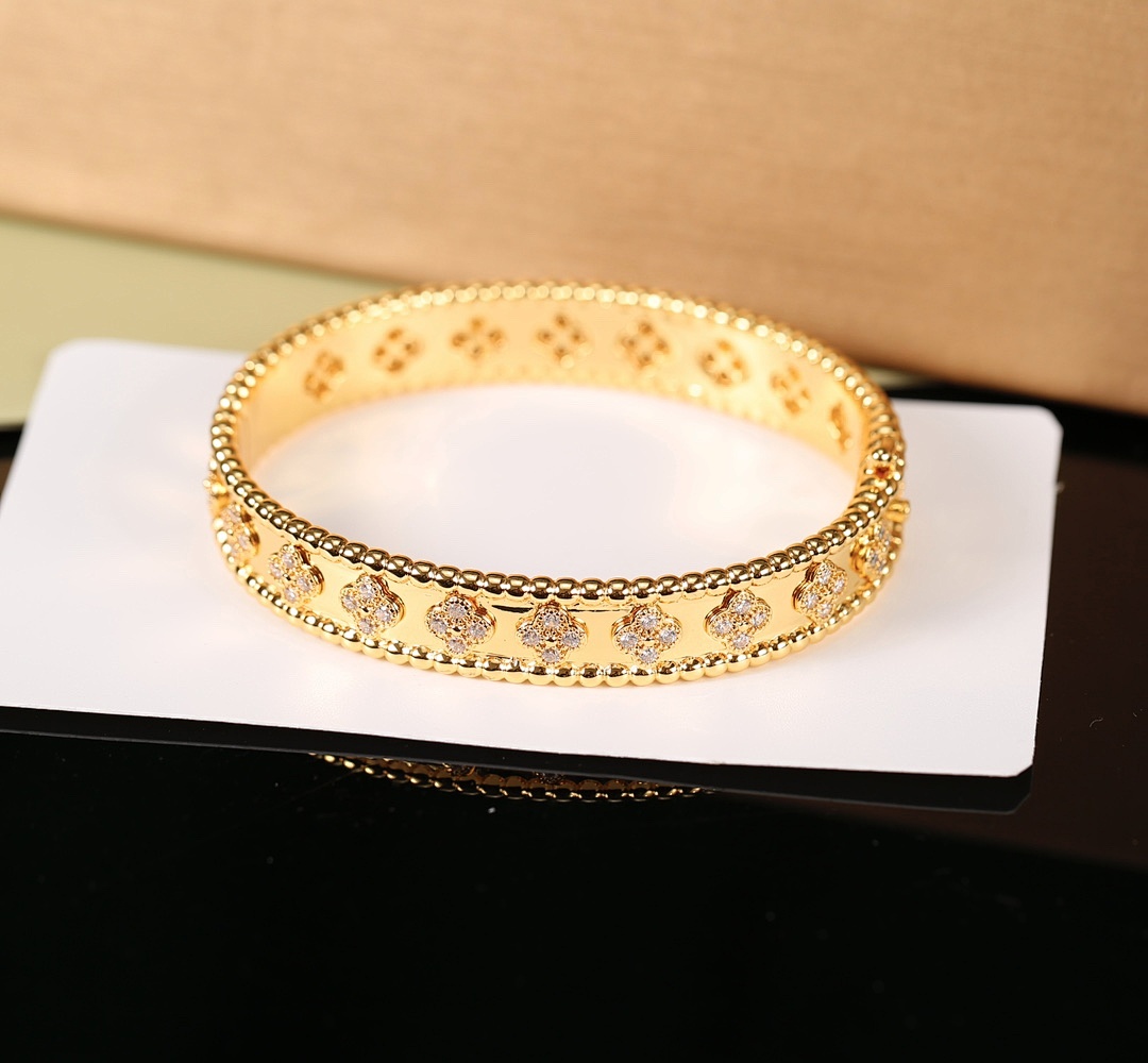 VCA Bracelet 278