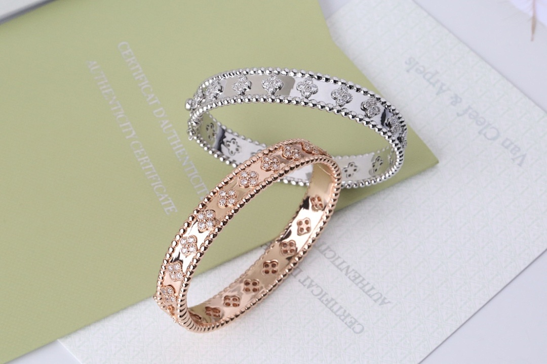 VCA Bracelet 279