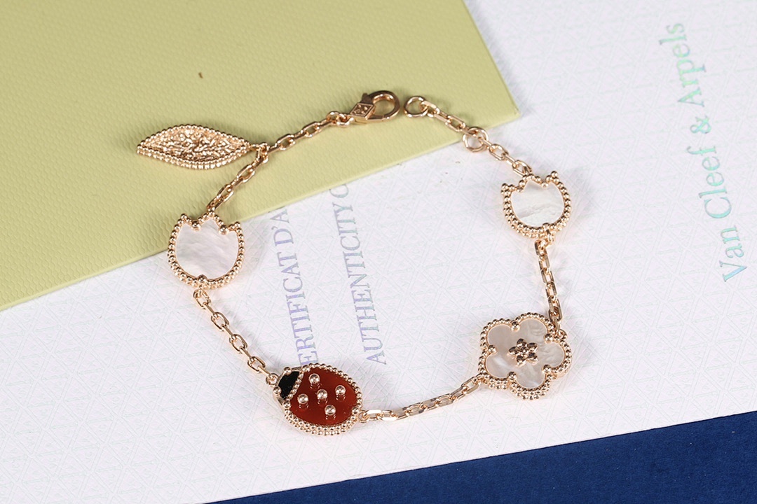 VCA Bracelet 284