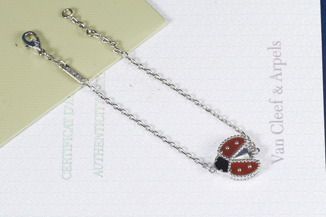 VCA Bracelet 287