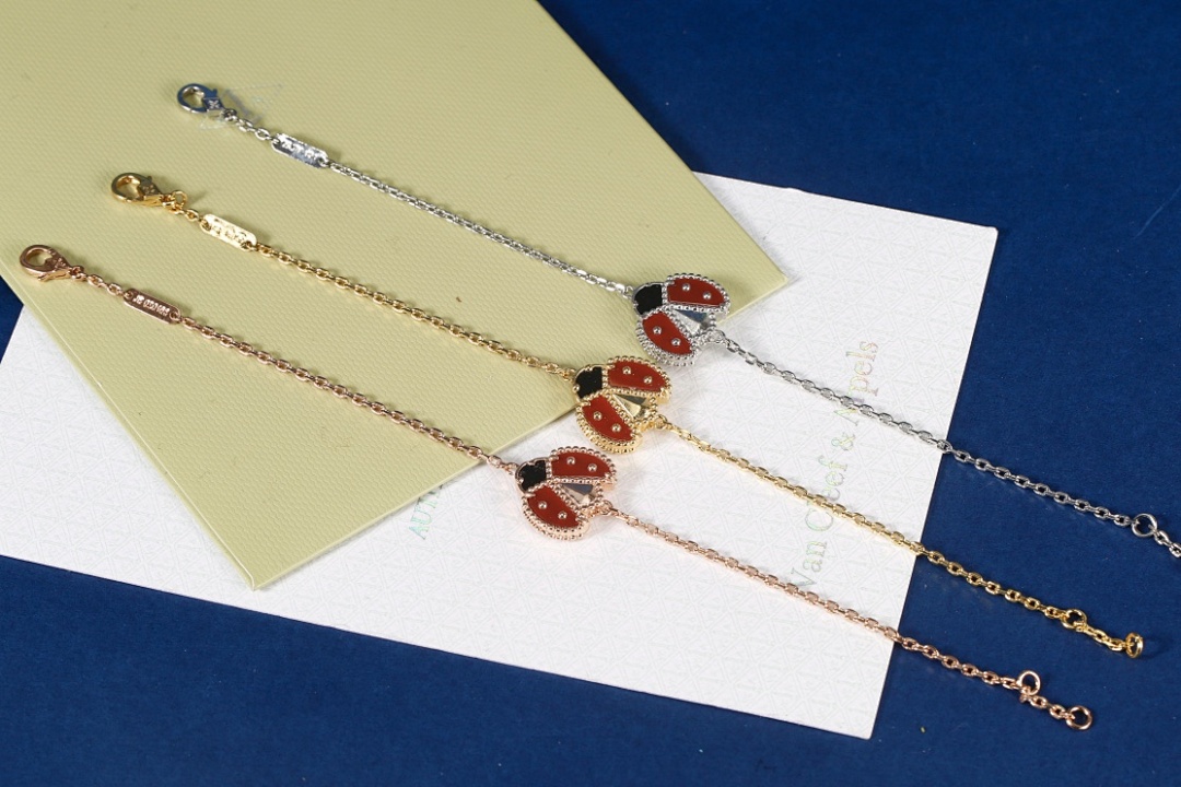 VCA Bracelet 288