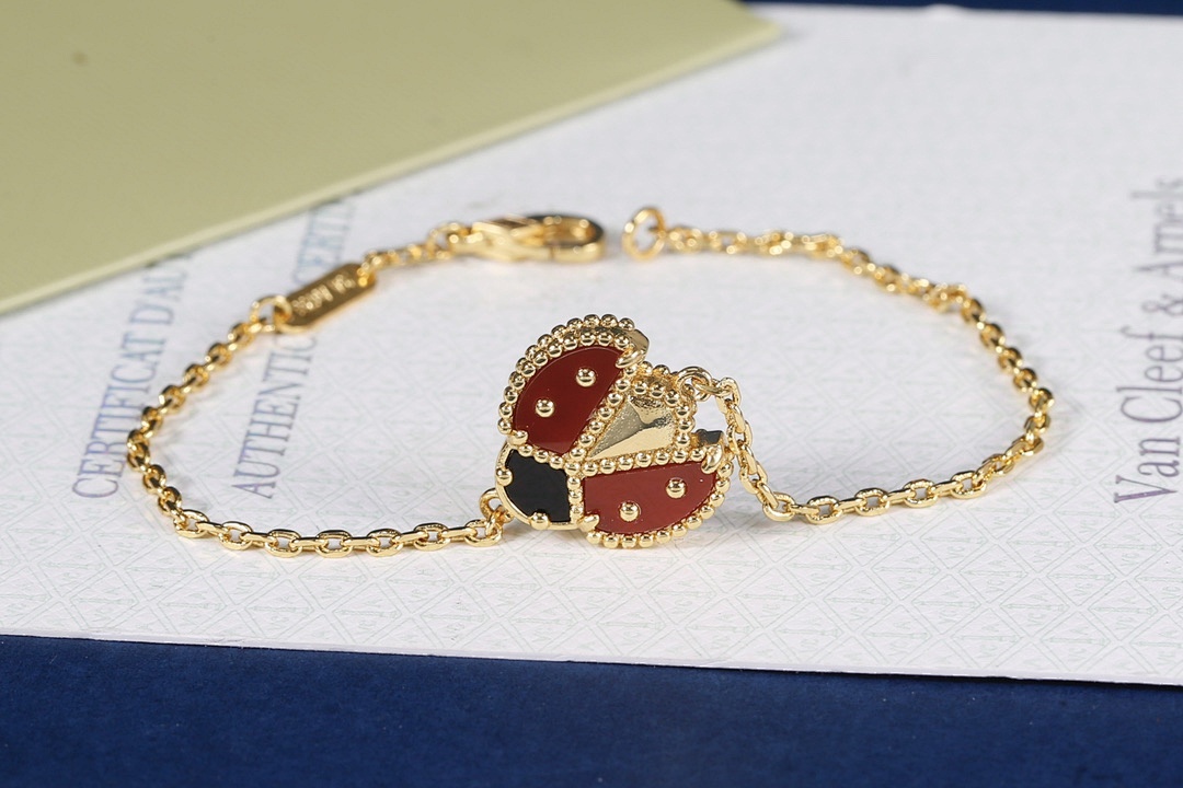 VCA Bracelet 290