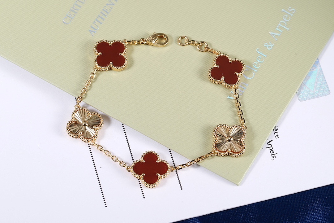 VCA Bracelet 293