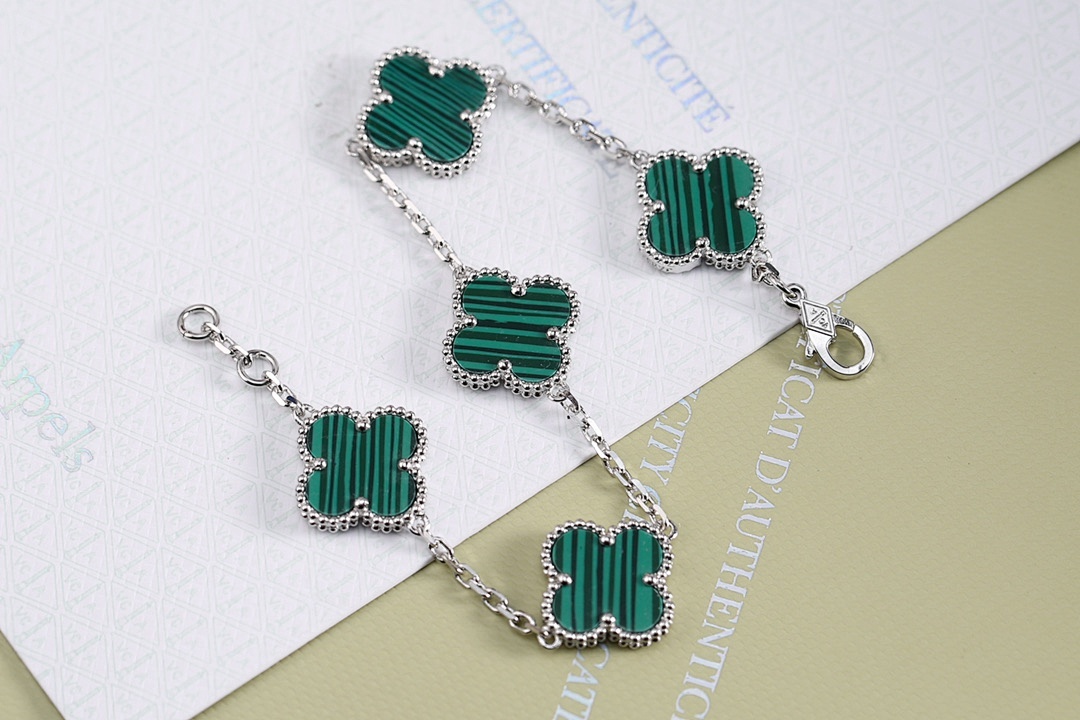 VCA Bracelet 295