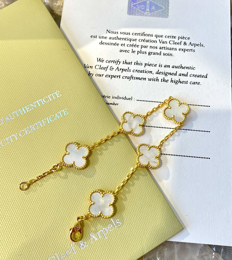 VCA Bracelet 302