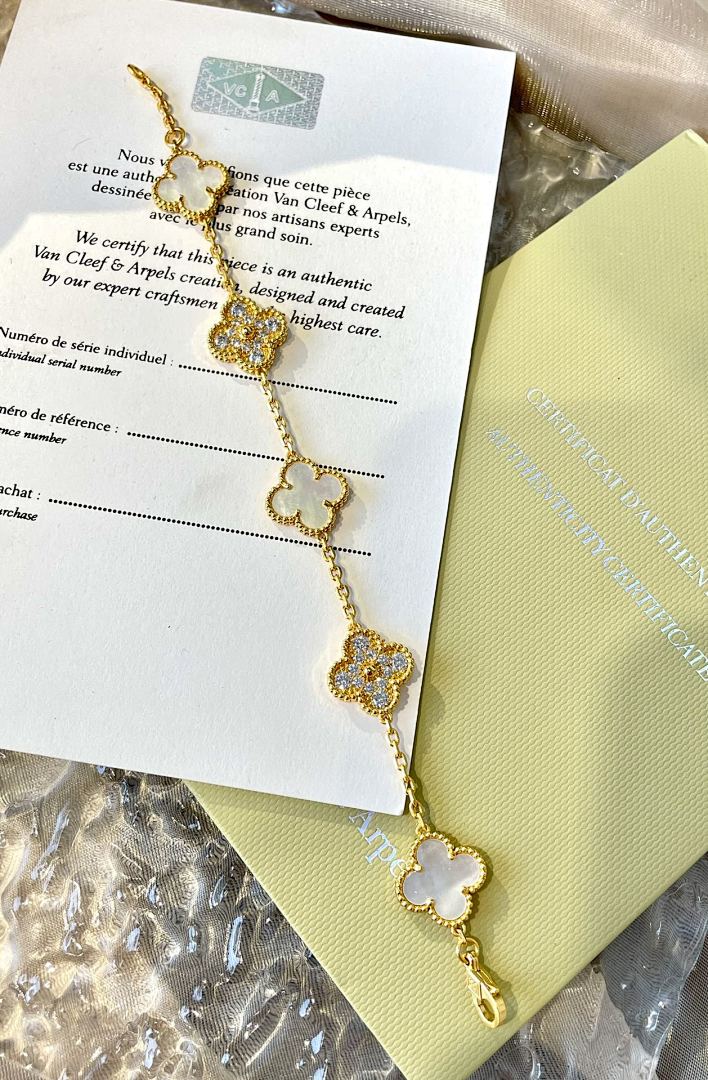 VCA Bracelet 309