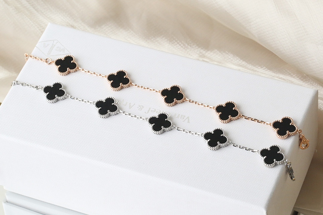 VCA Bracelet 313