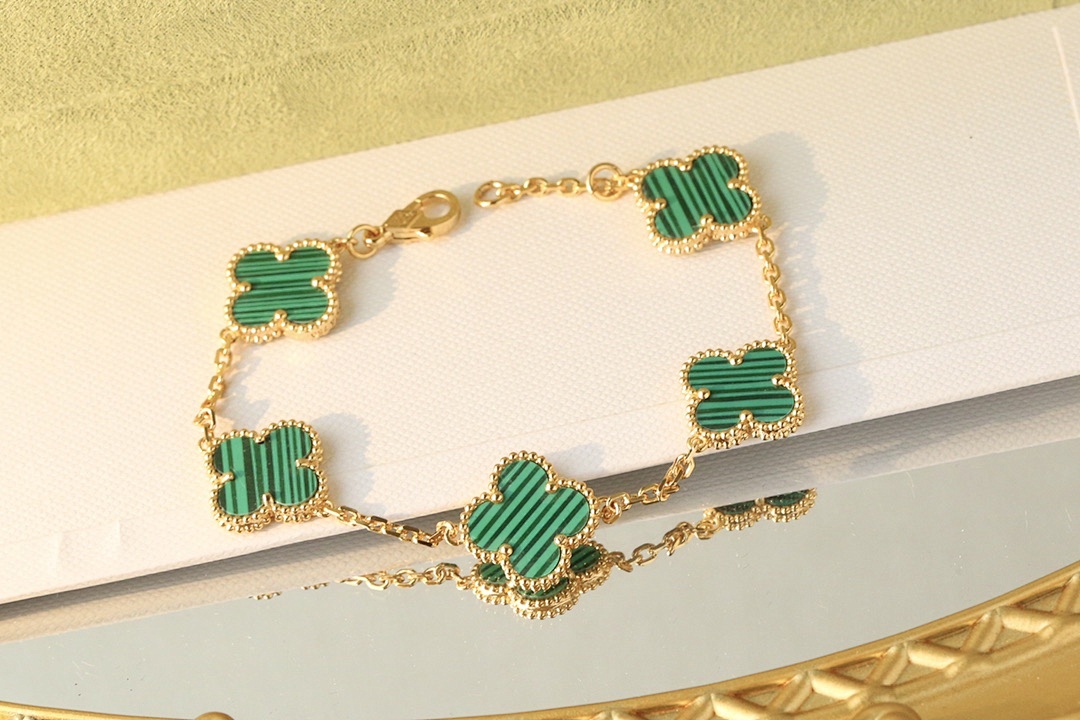 VCA Bracelet 314