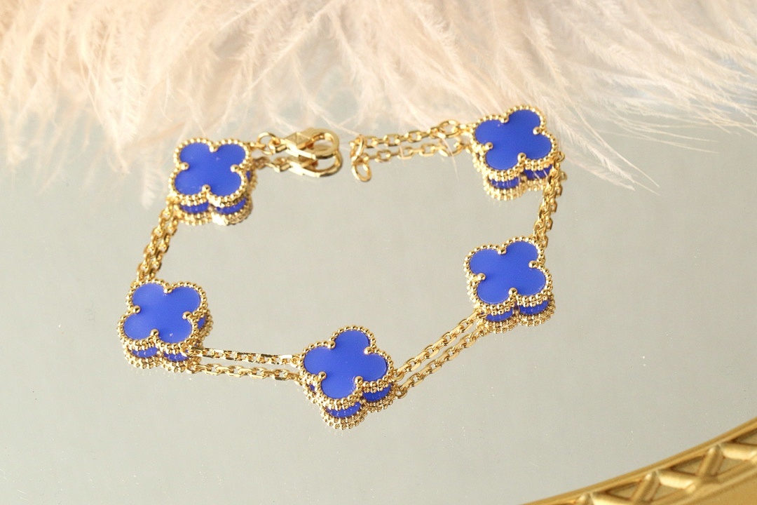 VCA Bracelet 316