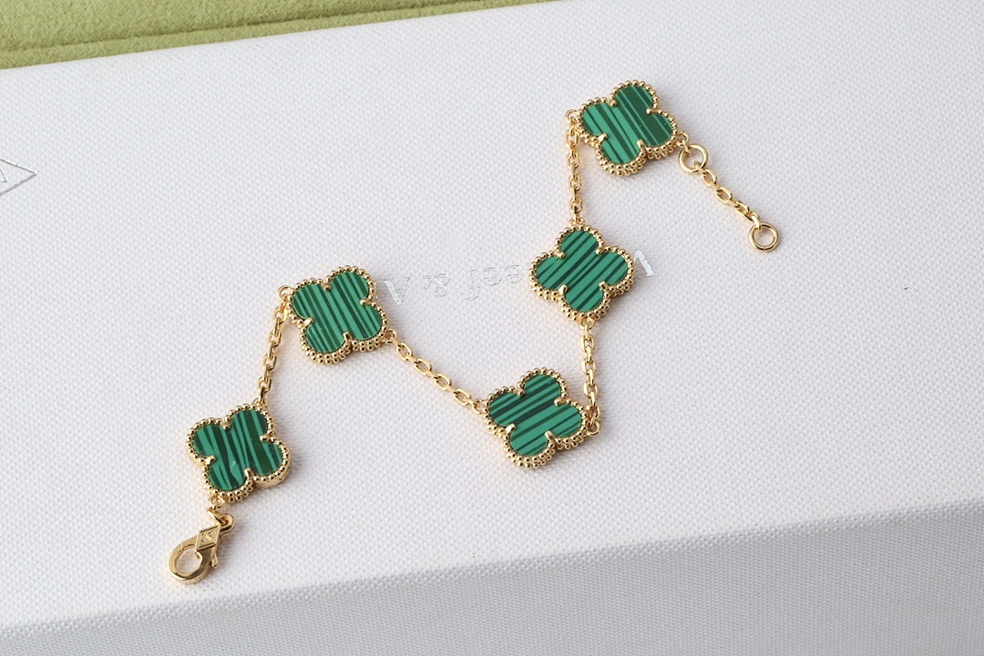 VCA Bracelet 317