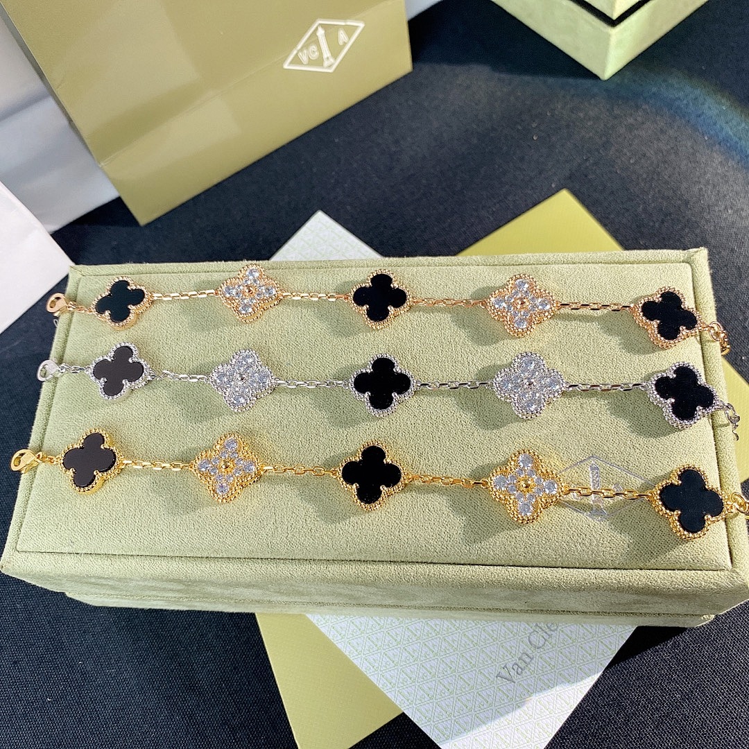 VCA Bracelet 332