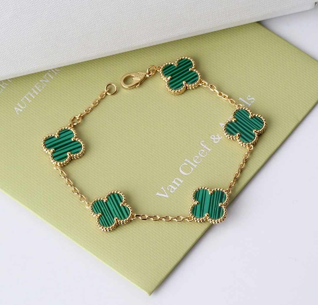 VCA Bracelet 339