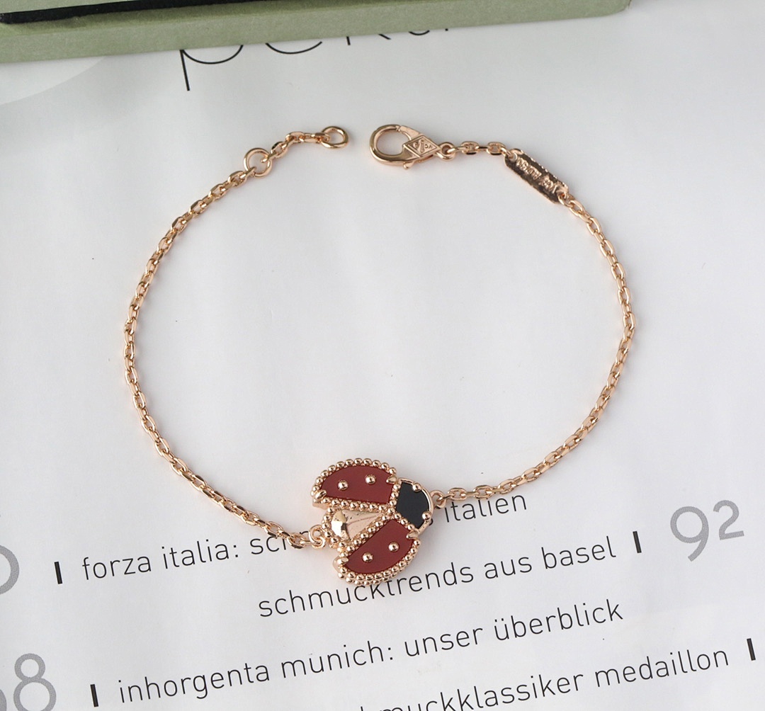 VCA Bracelet 343