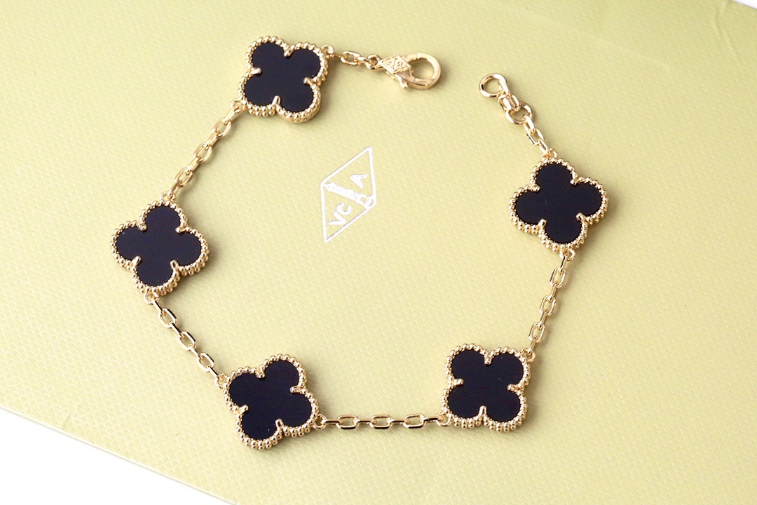 VCA Bracelet 346