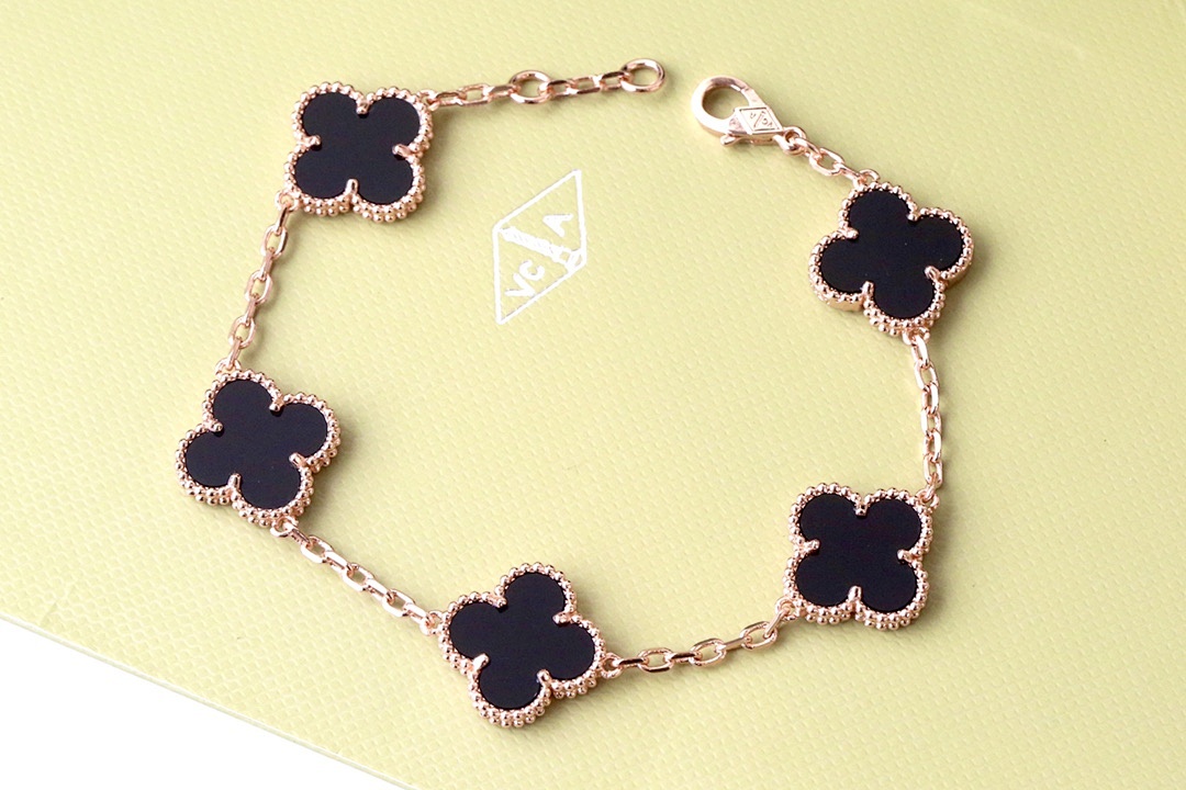VCA Bracelet 347